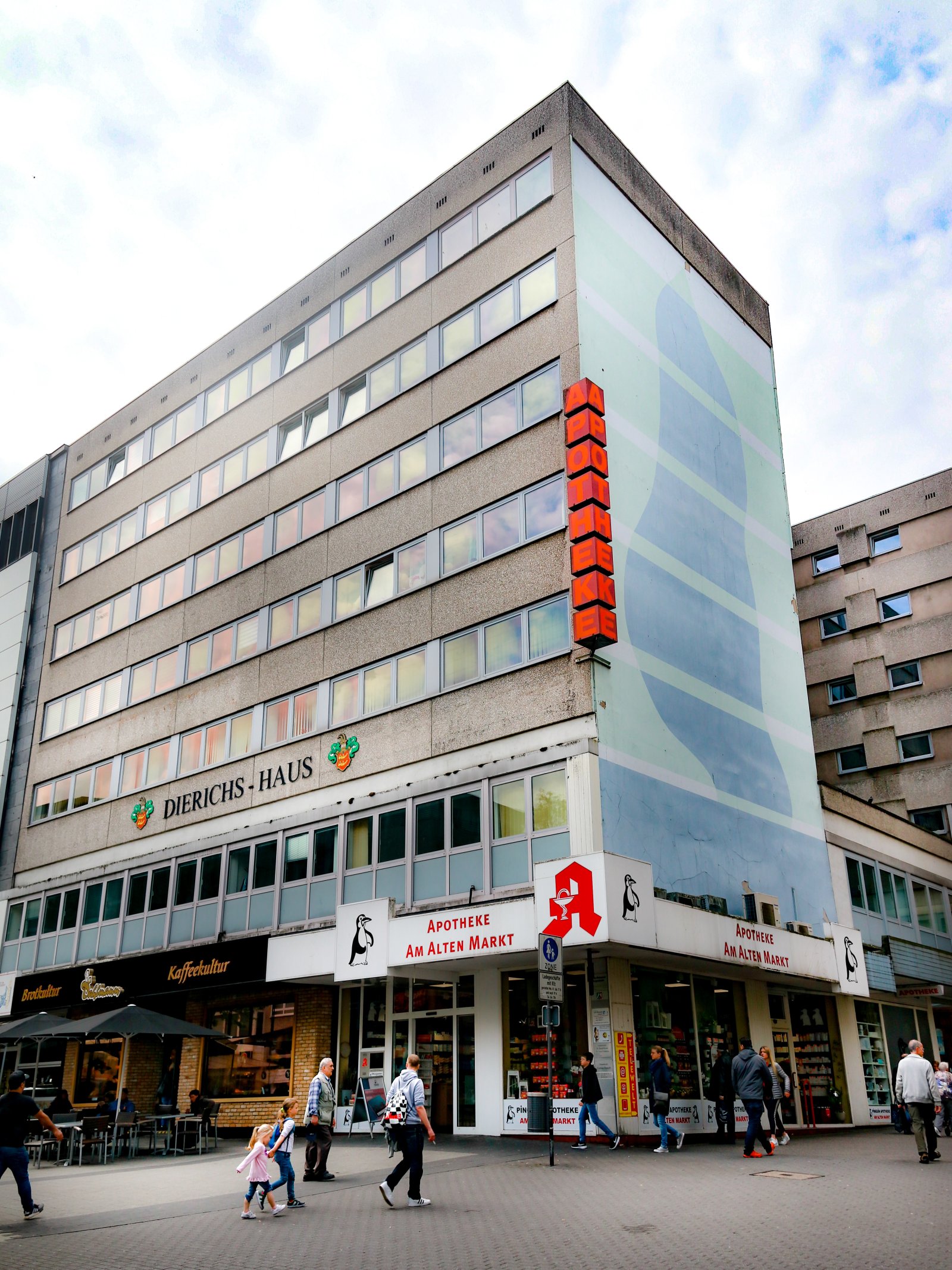 Kapitalanlage in Top-Lage von Wuppertal-Barmen: Repräsentatives Wohn- und Geschäftshaus mit 32 Einheiten