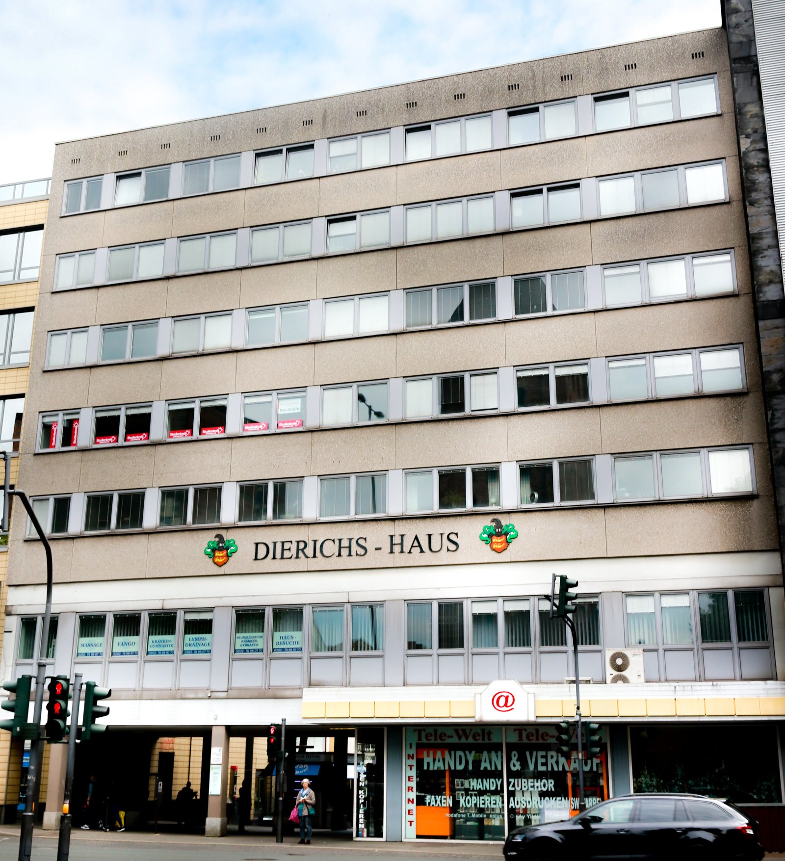 Kapitalanlage in Top-Lage von Wuppertal-Barmen: Repräsentatives Wohn- und Geschäftshaus mit 32 Einheiten