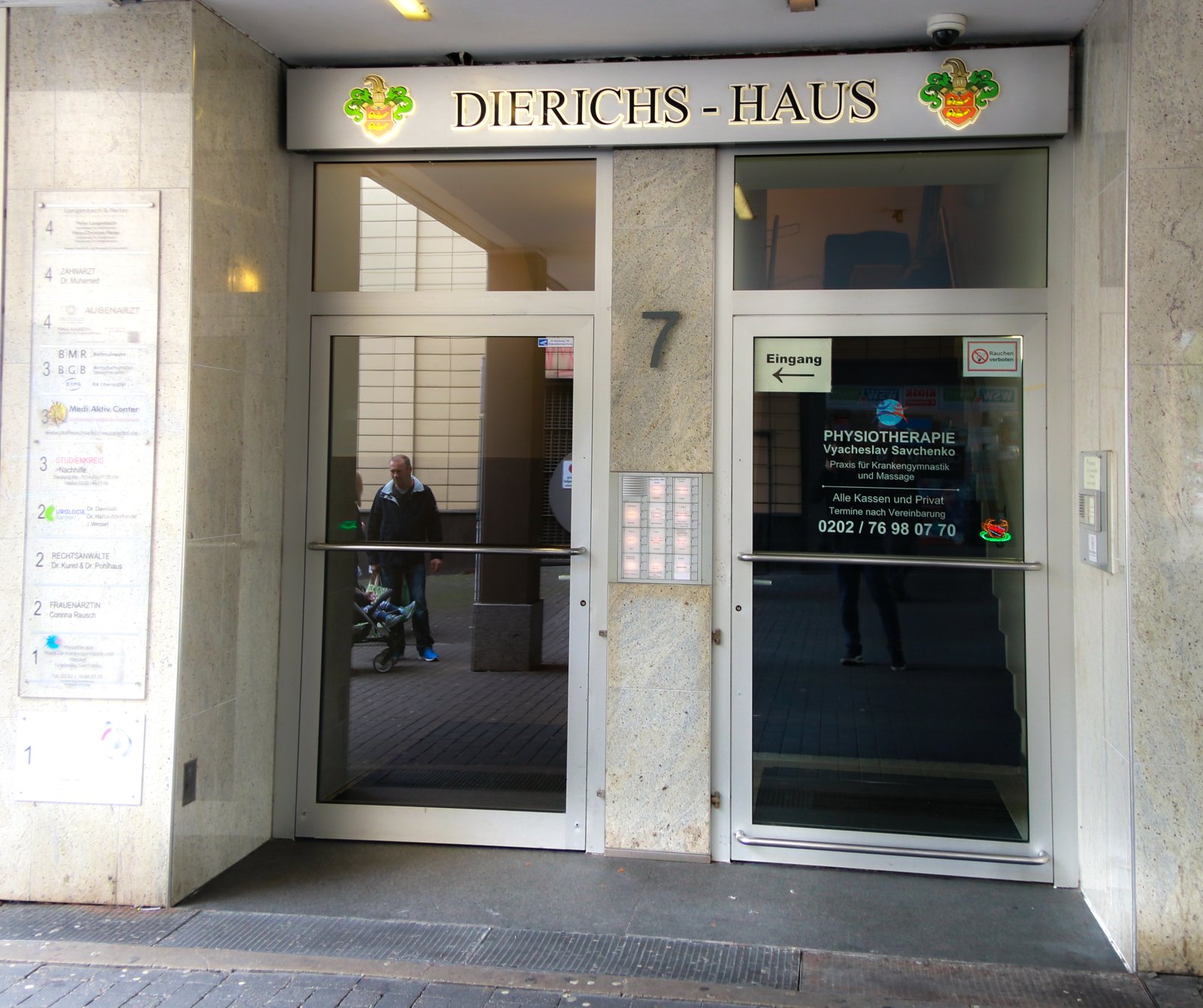 Kapitalanlage in Top-Lage von Wuppertal-Barmen: Repräsentatives Wohn- und Geschäftshaus mit 32 Einheiten