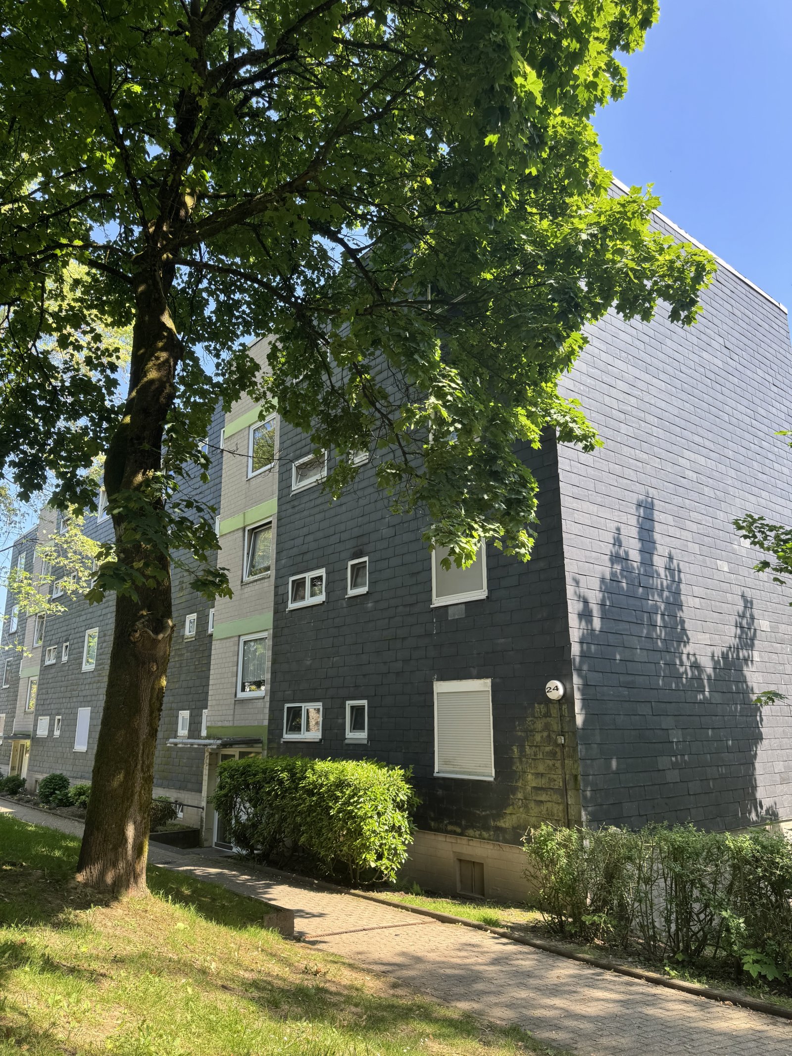 Saniert & vermietet – Attraktive 3-Zimmer-Eigentumswohnung für Kapitalanleger in Radevormwald! Saniert & vermietet – Attraktive 3-Zimmer-Eigentumswohnung für Kapitalanleger in Radevormwald!